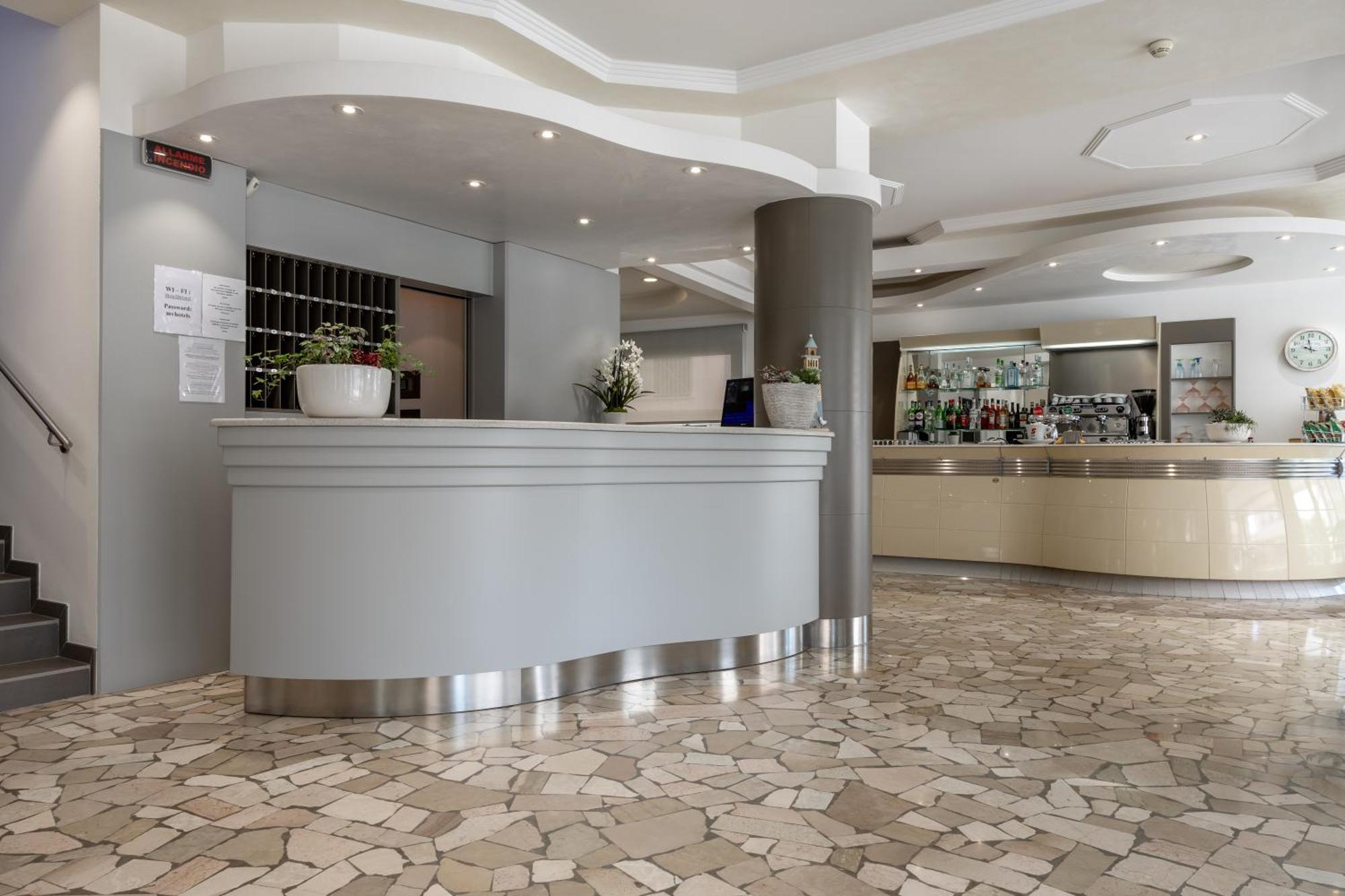 Hotel Bristol Caorle Buitenkant foto